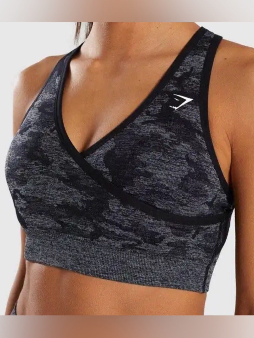 Gymshark Women's Seamless Camo Sports Bra in Charcoal and Black